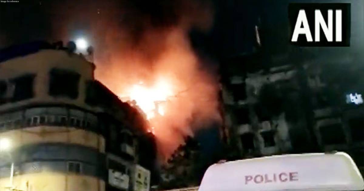 Maharashtra: Fire in Mumbai's Jhaveri Bazar area extinguished